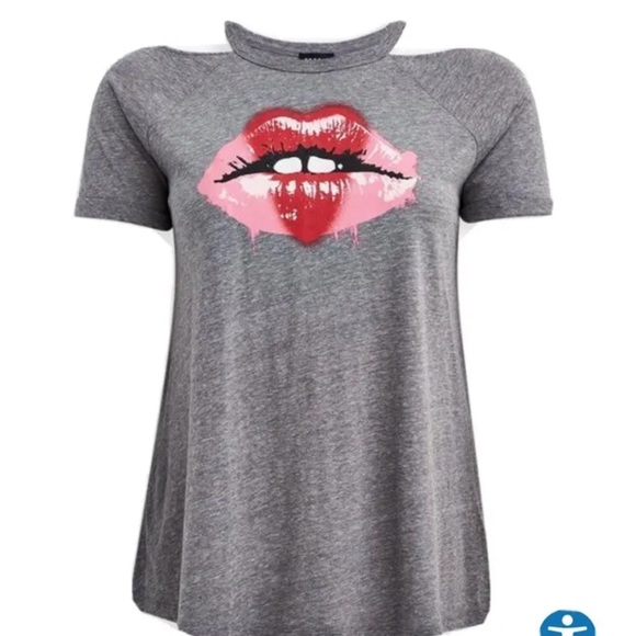 Torrid grey cold shoulder lips tee. Size 2. Nwt. - Picture 1 of 8